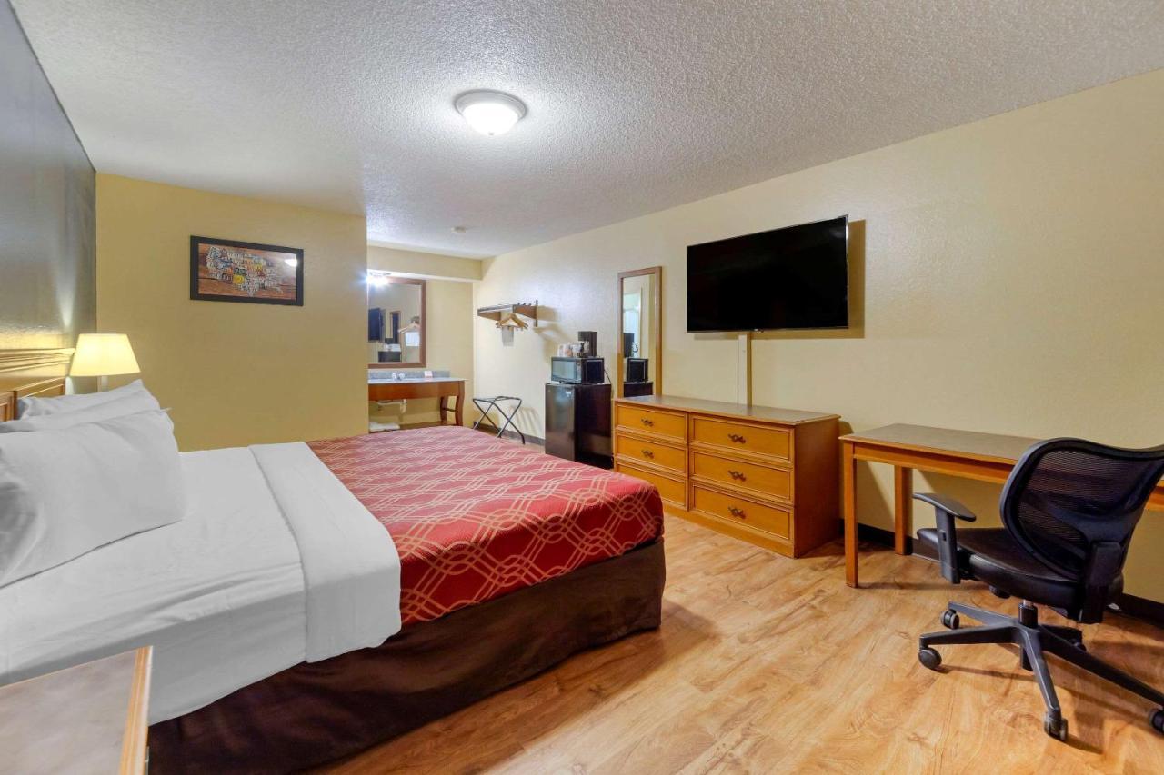 Econo Lodge Pryor Creek Экстерьер фото