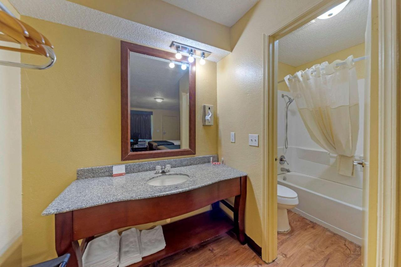 Econo Lodge Pryor Creek Экстерьер фото