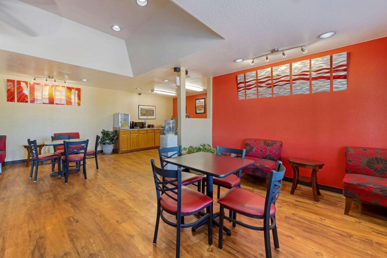 Econo Lodge Pryor Creek Экстерьер фото