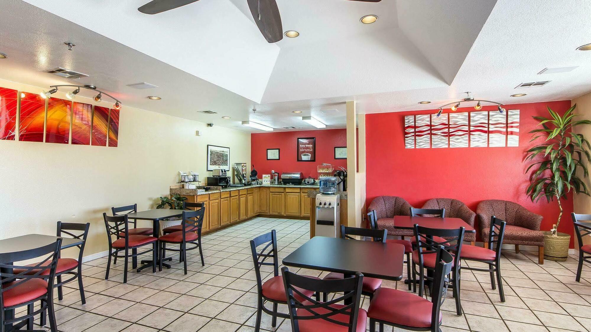 Econo Lodge Pryor Creek Экстерьер фото